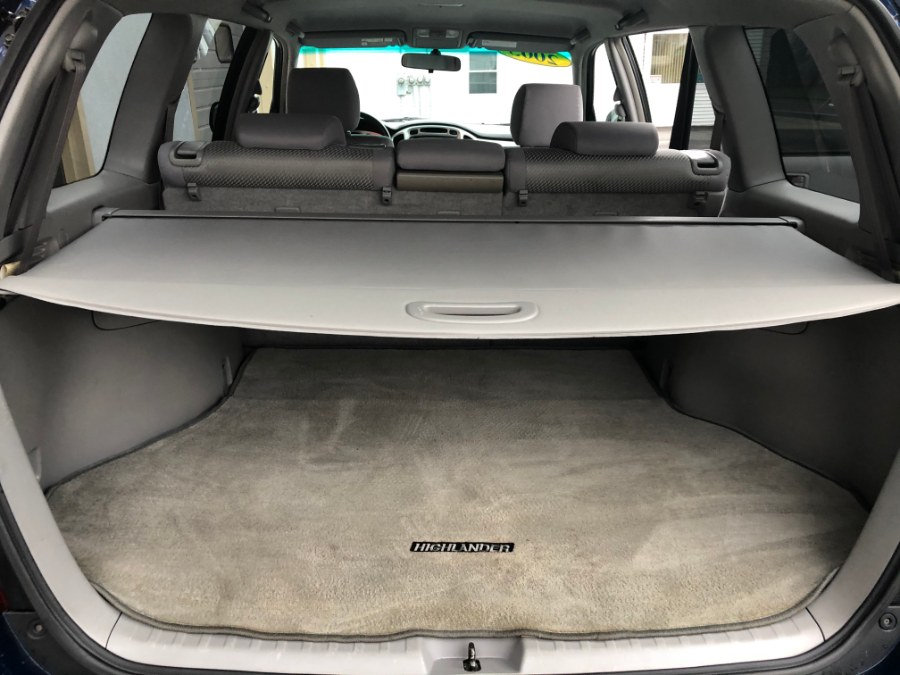 2005 Toyota Highlander 4dr V6 4WD w/3rd Row (Natl), available for sale in Bristol, Connecticut | Bristol Auto Center LLC. Bristol, Connecticut 2005 Toyota Highlander 4dr V6 4WD w/3rd Row (Natl), available for sale in Bristol, Connecticut | Bristol Auto Center LLC. Bristol, Connecticut