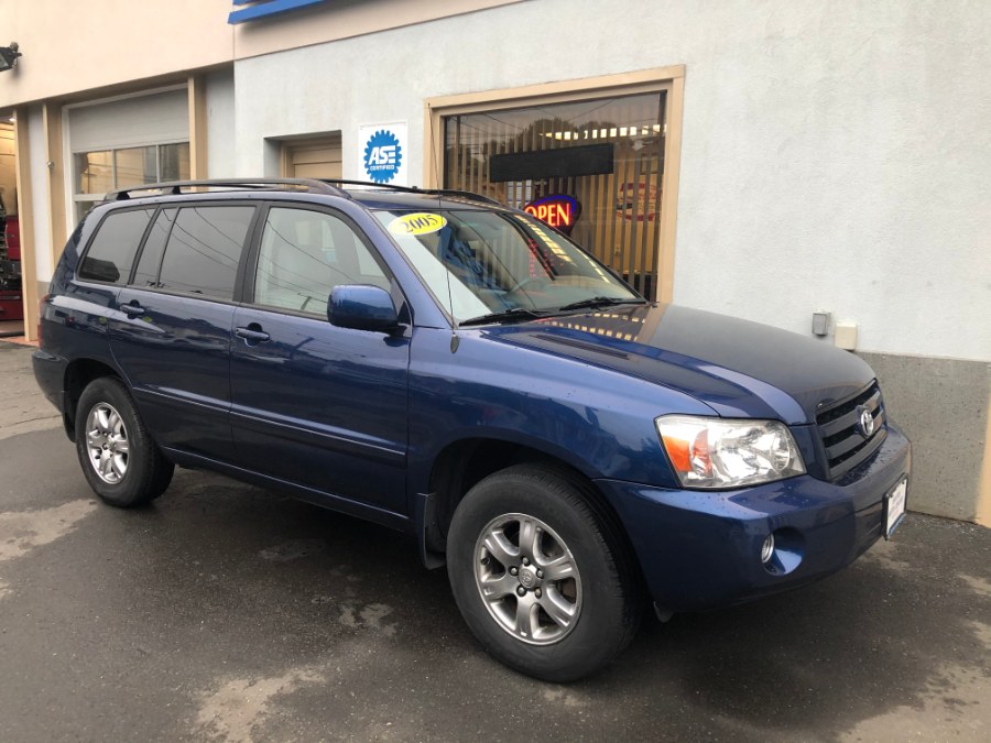 2005 Toyota Highlander 4dr V6 4WD w/3rd Row (Natl), available for sale in Bristol, Connecticut | Bristol Auto Center LLC. Bristol, Connecticut 2005 Toyota Highlander 4dr V6 4WD w/3rd Row (Natl), available for sale in Bristol, Connecticut | Bristol Auto Center LLC. Bristol, Connecticut