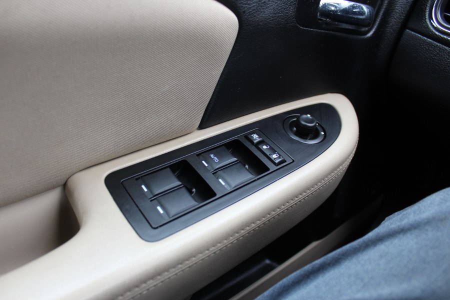 2013 Chrysler 200 4dr Sdn LX, available for sale in Manchester, Connecticut | Carsonmain LLC. Manchester, Connecticut 2013 Chrysler 200 4dr Sdn LX, available for sale in Manchester, Connecticut | Carsonmain LLC. Manchester, Connecticut