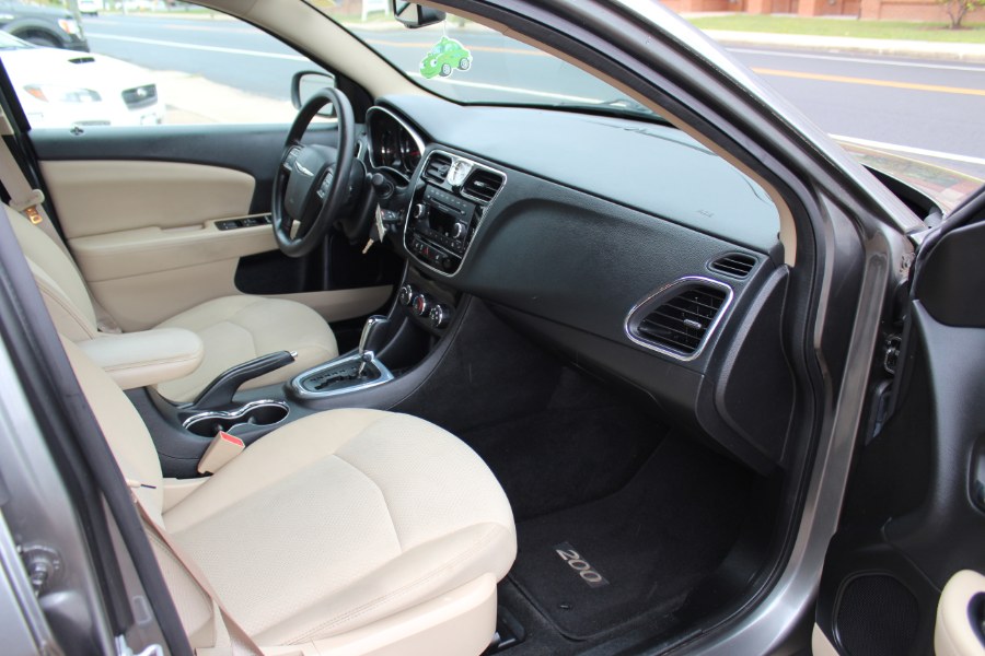 2013 Chrysler 200 4dr Sdn LX, available for sale in Manchester, Connecticut | Carsonmain LLC. Manchester, Connecticut 2013 Chrysler 200 4dr Sdn LX, available for sale in Manchester, Connecticut | Carsonmain LLC. Manchester, Connecticut