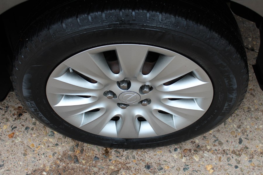 2013 Chrysler 200 4dr Sdn LX, available for sale in Manchester, Connecticut | Carsonmain LLC. Manchester, Connecticut 2013 Chrysler 200 4dr Sdn LX, available for sale in Manchester, Connecticut | Carsonmain LLC. Manchester, Connecticut