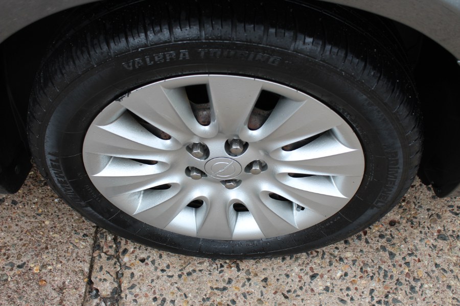 2013 Chrysler 200 4dr Sdn LX, available for sale in Manchester, Connecticut | Carsonmain LLC. Manchester, Connecticut 2013 Chrysler 200 4dr Sdn LX, available for sale in Manchester, Connecticut | Carsonmain LLC. Manchester, Connecticut