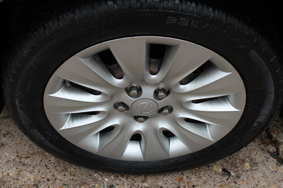 2013 Chrysler 200 4dr Sdn LX, available for sale in Manchester, Connecticut | Carsonmain LLC. Manchester, Connecticut 2013 Chrysler 200 4dr Sdn LX, available for sale in Manchester, Connecticut | Carsonmain LLC. Manchester, Connecticut