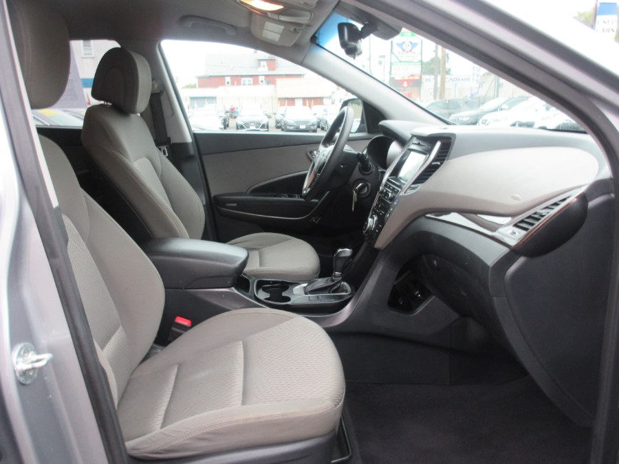 2017 Hyundai Santa Fe SE 3.3L Automatic AWD, available for sale in Linden, New Jersey | Route 27 Auto Mall. Linden, New Jersey 2017 Hyundai Santa Fe SE 3.3L Automatic AWD, available for sale in Linden, New Jersey | Route 27 Auto Mall. Linden, New Jersey
