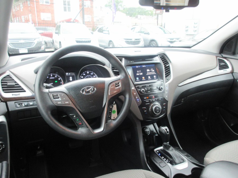 2017 Hyundai Santa Fe SE 3.3L Automatic AWD, available for sale in Linden, New Jersey | Route 27 Auto Mall. Linden, New Jersey 2017 Hyundai Santa Fe SE 3.3L Automatic AWD, available for sale in Linden, New Jersey | Route 27 Auto Mall. Linden, New Jersey