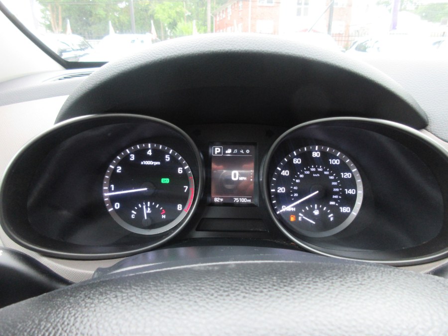2017 Hyundai Santa Fe SE 3.3L Automatic AWD, available for sale in Linden, New Jersey | Route 27 Auto Mall. Linden, New Jersey 2017 Hyundai Santa Fe SE 3.3L Automatic AWD, available for sale in Linden, New Jersey | Route 27 Auto Mall. Linden, New Jersey