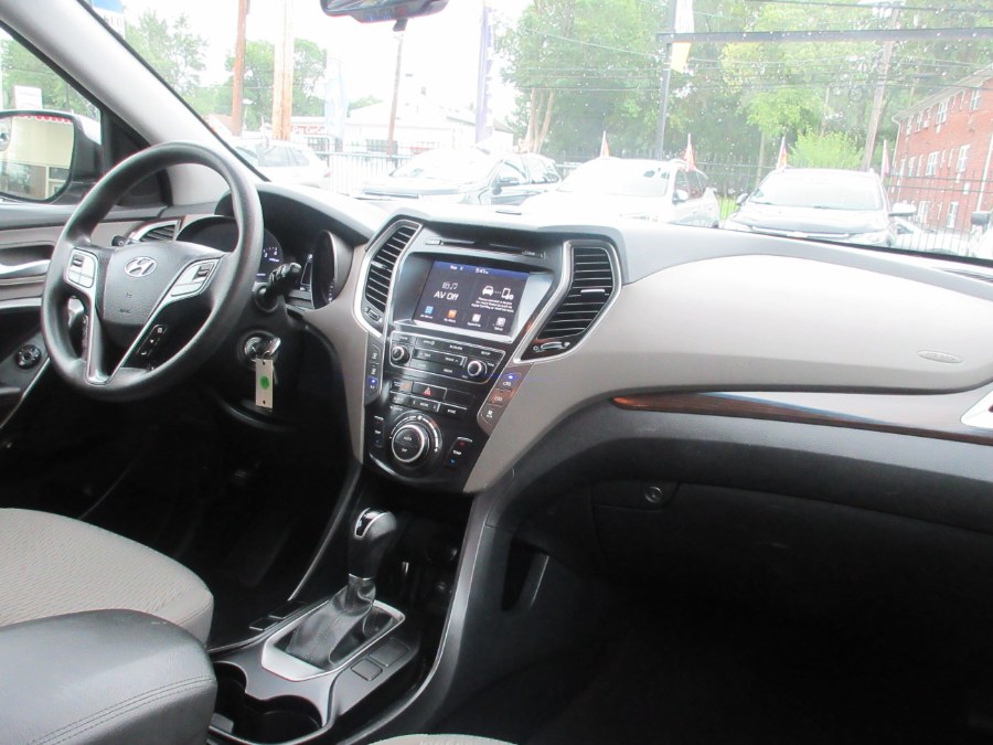 2017 Hyundai Santa Fe SE 3.3L Automatic AWD, available for sale in Linden, New Jersey | Route 27 Auto Mall. Linden, New Jersey 2017 Hyundai Santa Fe SE 3.3L Automatic AWD, available for sale in Linden, New Jersey | Route 27 Auto Mall. Linden, New Jersey