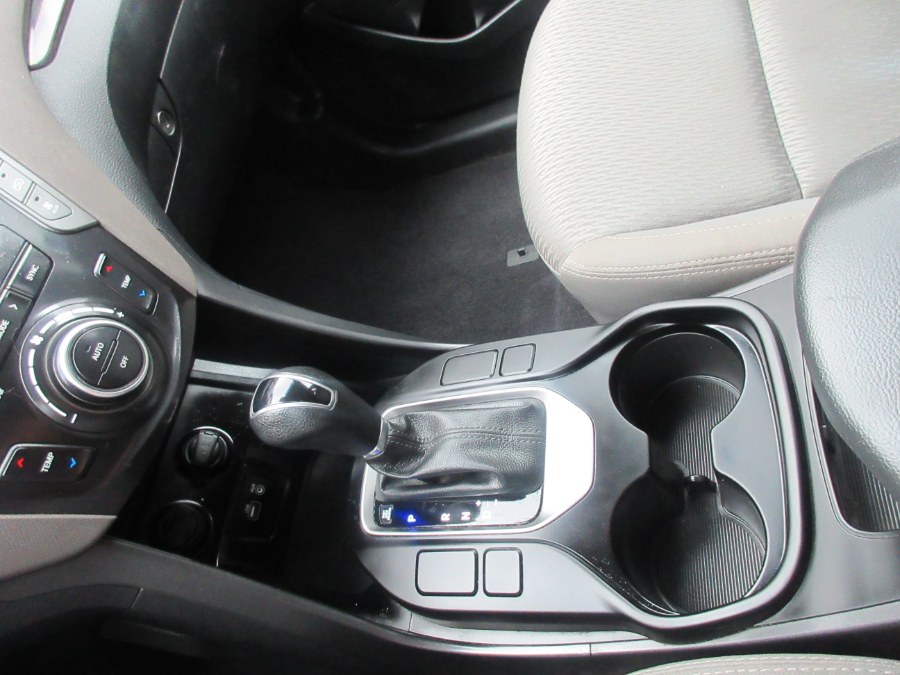 2017 Hyundai Santa Fe SE 3.3L Automatic AWD, available for sale in Linden, New Jersey | Route 27 Auto Mall. Linden, New Jersey 2017 Hyundai Santa Fe SE 3.3L Automatic AWD, available for sale in Linden, New Jersey | Route 27 Auto Mall. Linden, New Jersey