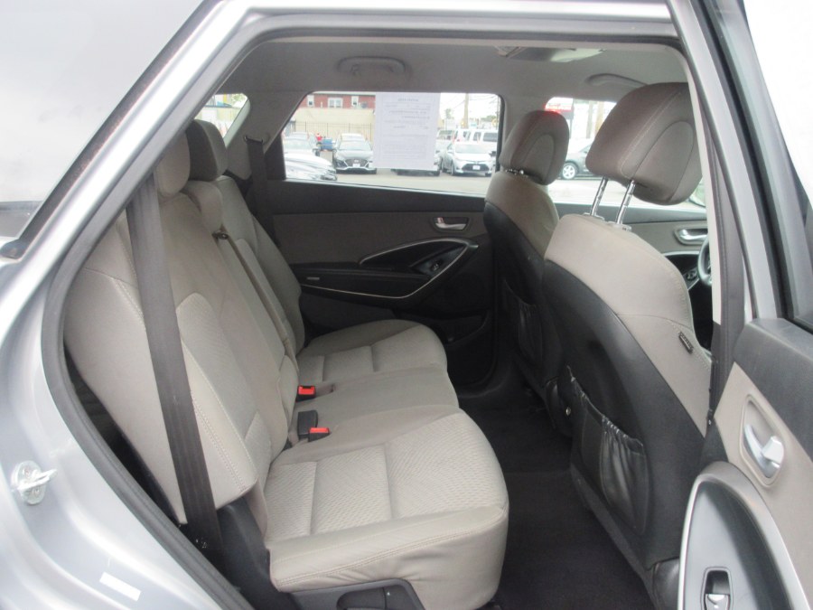 2017 Hyundai Santa Fe SE 3.3L Automatic AWD, available for sale in Linden, New Jersey | Route 27 Auto Mall. Linden, New Jersey 2017 Hyundai Santa Fe SE 3.3L Automatic AWD, available for sale in Linden, New Jersey | Route 27 Auto Mall. Linden, New Jersey