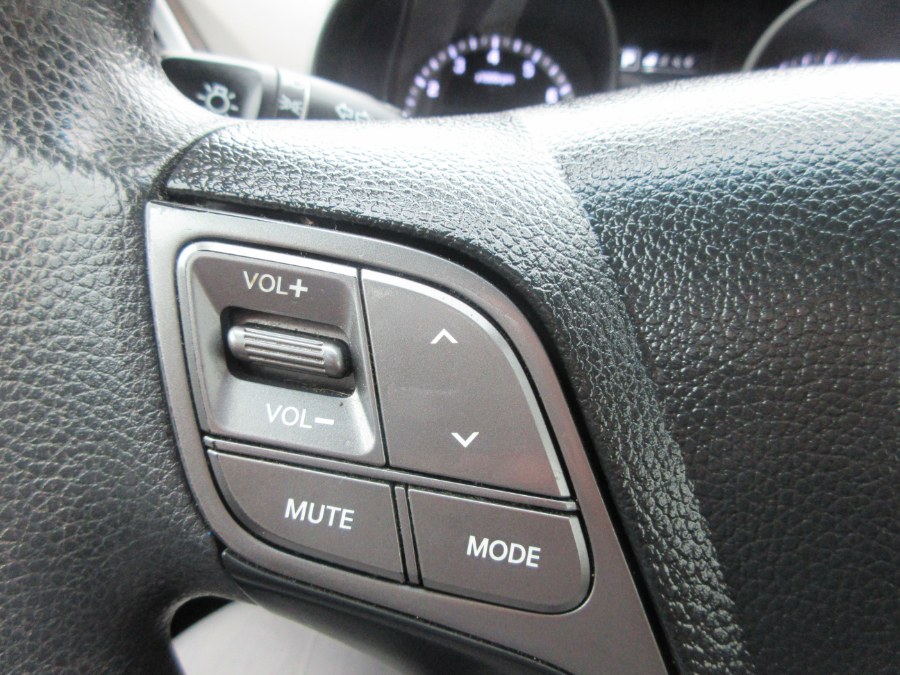 2017 Hyundai Santa Fe SE 3.3L Automatic AWD, available for sale in Linden, New Jersey | Route 27 Auto Mall. Linden, New Jersey 2017 Hyundai Santa Fe SE 3.3L Automatic AWD, available for sale in Linden, New Jersey | Route 27 Auto Mall. Linden, New Jersey