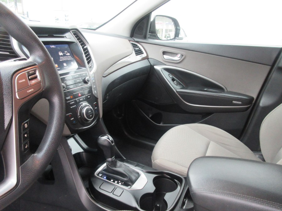 2017 Hyundai Santa Fe SE 3.3L Automatic AWD, available for sale in Linden, New Jersey | Route 27 Auto Mall. Linden, New Jersey 2017 Hyundai Santa Fe SE 3.3L Automatic AWD, available for sale in Linden, New Jersey | Route 27 Auto Mall. Linden, New Jersey