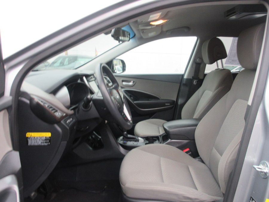2017 Hyundai Santa Fe SE 3.3L Automatic AWD, available for sale in Linden, New Jersey | Route 27 Auto Mall. Linden, New Jersey 2017 Hyundai Santa Fe SE 3.3L Automatic AWD, available for sale in Linden, New Jersey | Route 27 Auto Mall. Linden, New Jersey