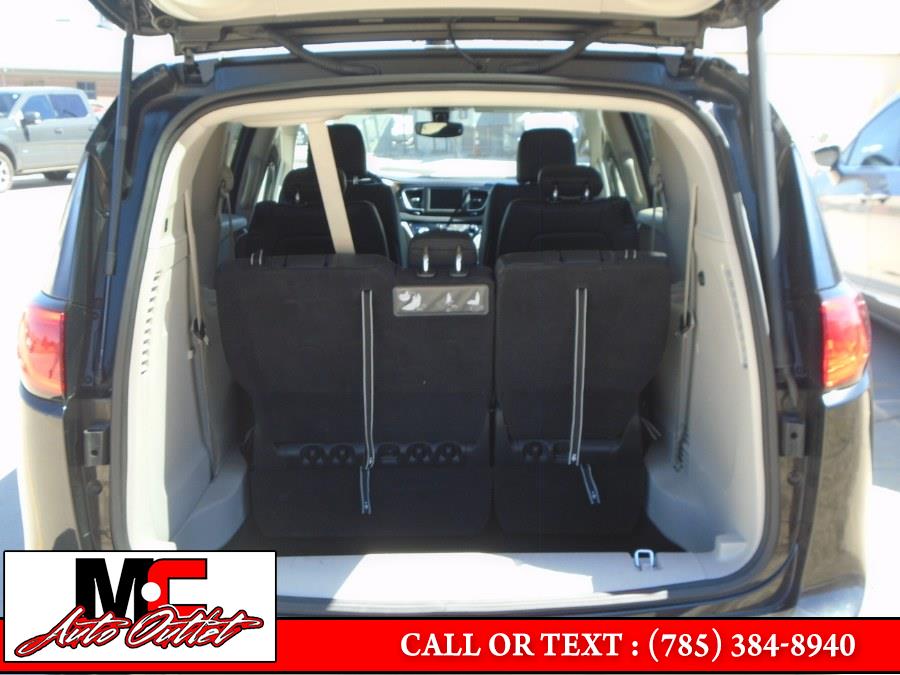2019 Chrysler Pacifica Touring L FWD, available for sale in Colby, Kansas | M C Auto Outlet Inc. Colby, Kansas 2019 Chrysler Pacifica Touring L FWD, available for sale in Colby, Kansas | M C Auto Outlet Inc. Colby, Kansas