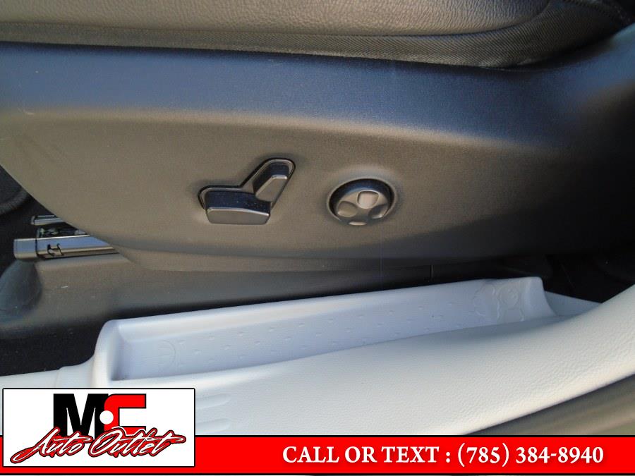 2019 Chrysler Pacifica Touring L FWD, available for sale in Colby, Kansas | M C Auto Outlet Inc. Colby, Kansas 2019 Chrysler Pacifica Touring L FWD, available for sale in Colby, Kansas | M C Auto Outlet Inc. Colby, Kansas