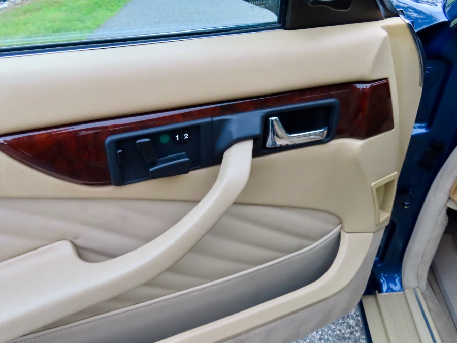 1990 Mercedes-Benz 560 Series 2dr Coupe 560SEC, available for sale in North Salem, New York | Meccanic Shop North Inc. North Salem, New York 1990 Mercedes-Benz 560 Series 2dr Coupe 560SEC, available for sale in North Salem, New York | Meccanic Shop North Inc. North Salem, New York