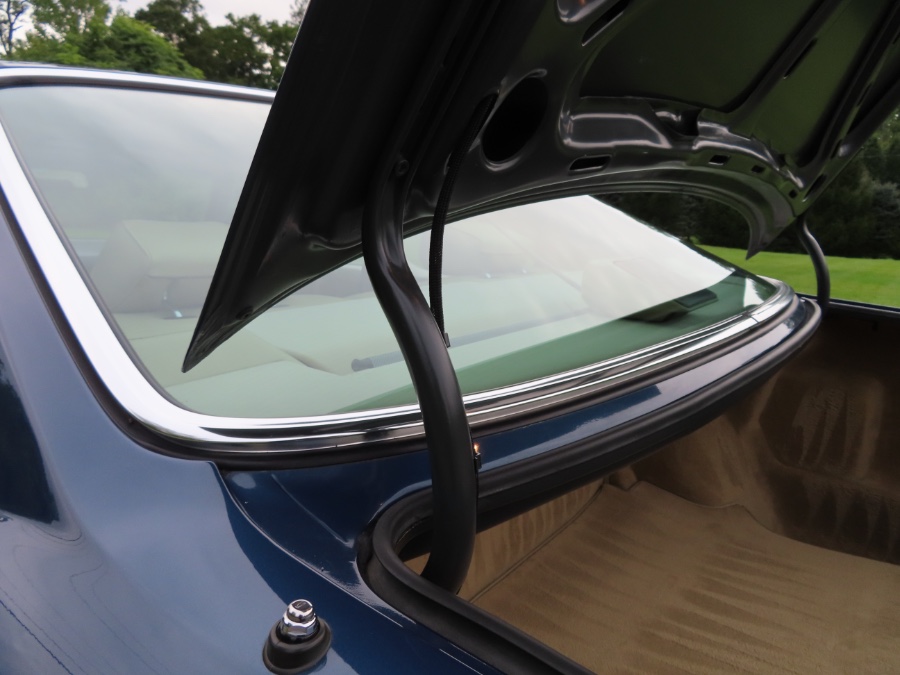 1990 Mercedes-Benz 560 Series 2dr Coupe 560SEC, available for sale in North Salem, New York | Meccanic Shop North Inc. North Salem, New York 1990 Mercedes-Benz 560 Series 2dr Coupe 560SEC, available for sale in North Salem, New York | Meccanic Shop North Inc. North Salem, New York