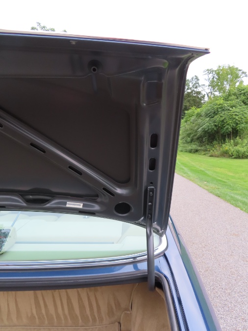 1990 Mercedes-Benz 560 Series 2dr Coupe 560SEC, available for sale in North Salem, New York | Meccanic Shop North Inc. North Salem, New York 1990 Mercedes-Benz 560 Series 2dr Coupe 560SEC, available for sale in North Salem, New York | Meccanic Shop North Inc. North Salem, New York