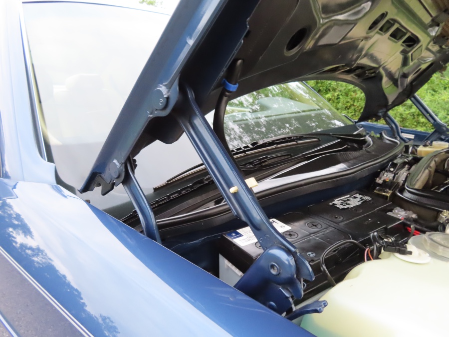 1990 Mercedes-Benz 560 Series 2dr Coupe 560SEC, available for sale in North Salem, New York | Meccanic Shop North Inc. North Salem, New York 1990 Mercedes-Benz 560 Series 2dr Coupe 560SEC, available for sale in North Salem, New York | Meccanic Shop North Inc. North Salem, New York