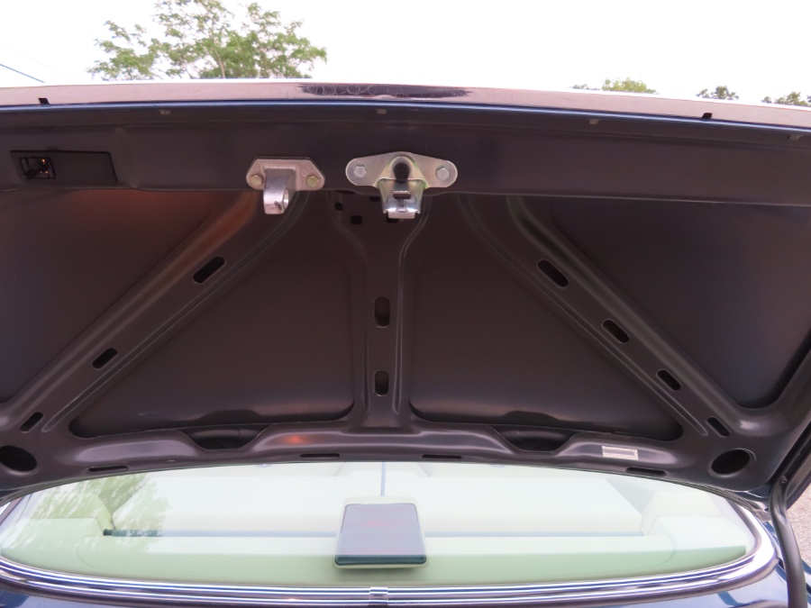 1990 Mercedes-Benz 560 Series 2dr Coupe 560SEC, available for sale in North Salem, New York | Meccanic Shop North Inc. North Salem, New York 1990 Mercedes-Benz 560 Series 2dr Coupe 560SEC, available for sale in North Salem, New York | Meccanic Shop North Inc. North Salem, New York