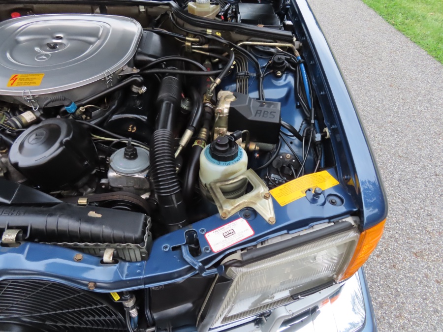 1990 Mercedes-Benz 560 Series 2dr Coupe 560SEC, available for sale in North Salem, New York | Meccanic Shop North Inc. North Salem, New York 1990 Mercedes-Benz 560 Series 2dr Coupe 560SEC, available for sale in North Salem, New York | Meccanic Shop North Inc. North Salem, New York