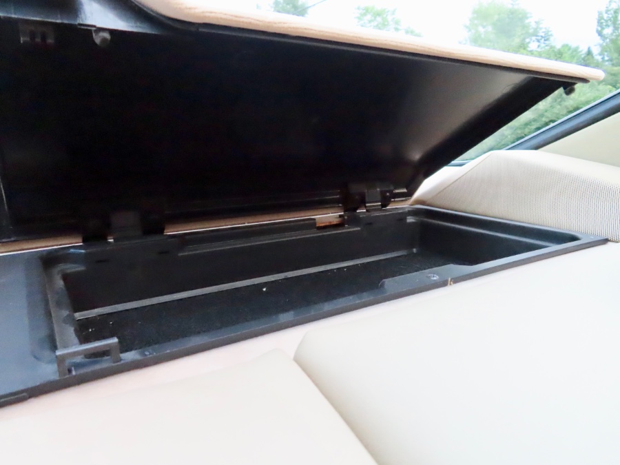 1990 Mercedes-Benz 560 Series 2dr Coupe 560SEC, available for sale in North Salem, New York | Meccanic Shop North Inc. North Salem, New York 1990 Mercedes-Benz 560 Series 2dr Coupe 560SEC, available for sale in North Salem, New York | Meccanic Shop North Inc. North Salem, New York