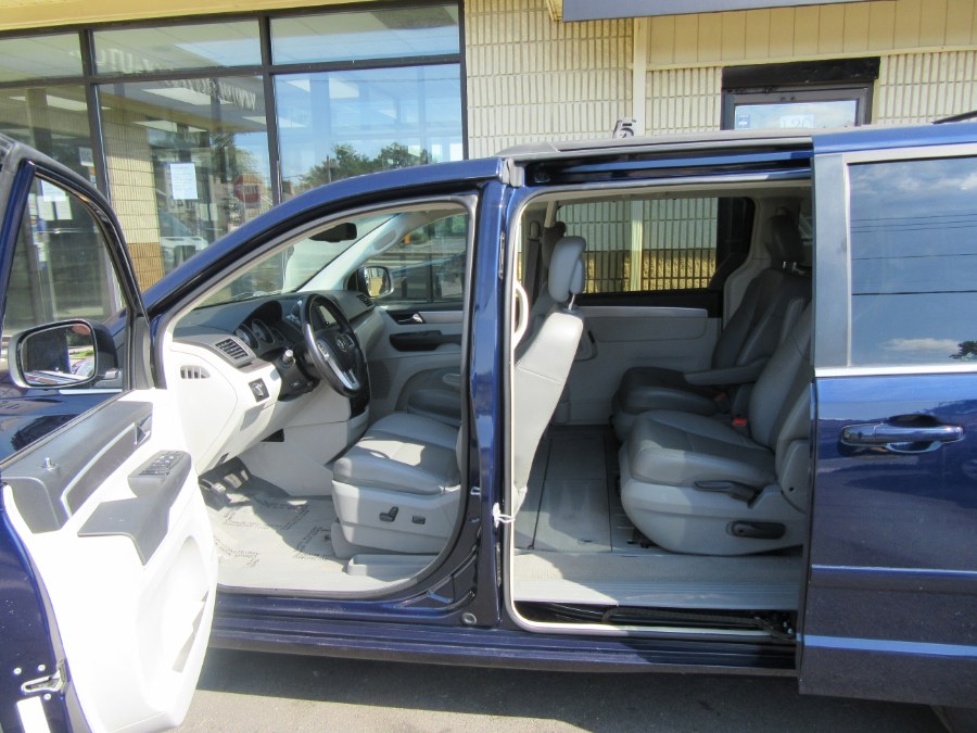 2012 Volkswagen Routan 4dr Wgn SE w/RSE & Navigation, available for sale in Little Ferry, New Jersey | Royalty Auto Sales. Little Ferry, New Jersey 2012 Volkswagen Routan 4dr Wgn SE w/RSE & Navigation, available for sale in Little Ferry, New Jersey | Royalty Auto Sales. Little Ferry, New Jersey