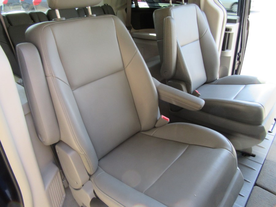2012 Volkswagen Routan 4dr Wgn SE w/RSE & Navigation, available for sale in Little Ferry, New Jersey | Royalty Auto Sales. Little Ferry, New Jersey 2012 Volkswagen Routan 4dr Wgn SE w/RSE & Navigation, available for sale in Little Ferry, New Jersey | Royalty Auto Sales. Little Ferry, New Jersey
