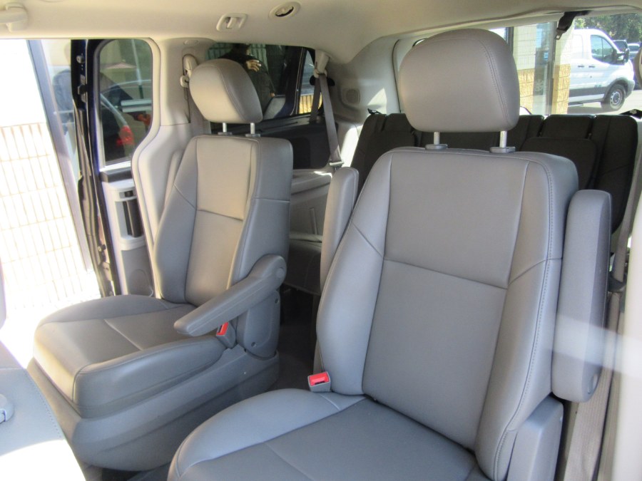 2012 Volkswagen Routan 4dr Wgn SE w/RSE & Navigation, available for sale in Little Ferry, New Jersey | Royalty Auto Sales. Little Ferry, New Jersey 2012 Volkswagen Routan 4dr Wgn SE w/RSE & Navigation, available for sale in Little Ferry, New Jersey | Royalty Auto Sales. Little Ferry, New Jersey