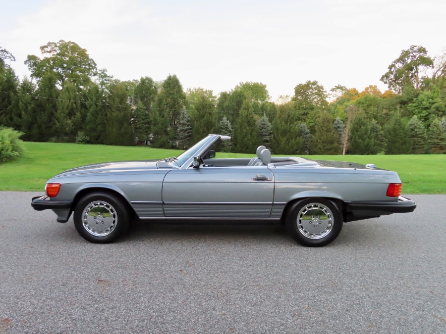 1989 Mercedes-Benz 560 Series 2dr Coupe 560SL Roadster, available for sale in North Salem, New York | Meccanic Shop North Inc. North Salem, New York 1989 Mercedes-Benz 560 Series 2dr Coupe 560SL Roadster, available for sale in North Salem, New York | Meccanic Shop North Inc. North Salem, New York