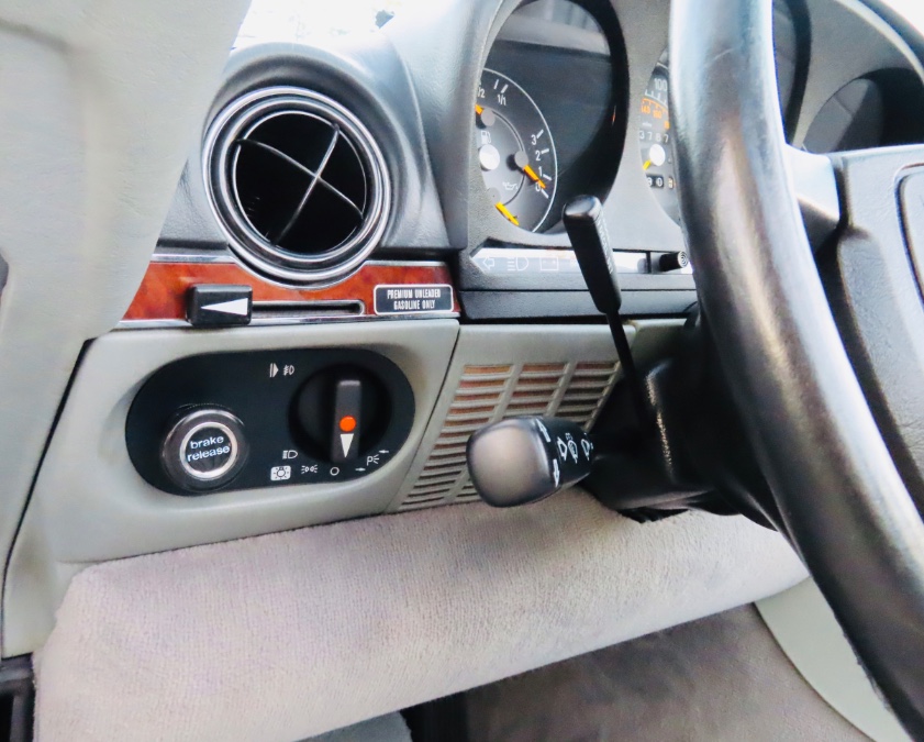 1989 Mercedes-Benz 560 Series 2dr Coupe 560SL Roadster, available for sale in North Salem, New York | Meccanic Shop North Inc. North Salem, New York 1989 Mercedes-Benz 560 Series 2dr Coupe 560SL Roadster, available for sale in North Salem, New York | Meccanic Shop North Inc. North Salem, New York