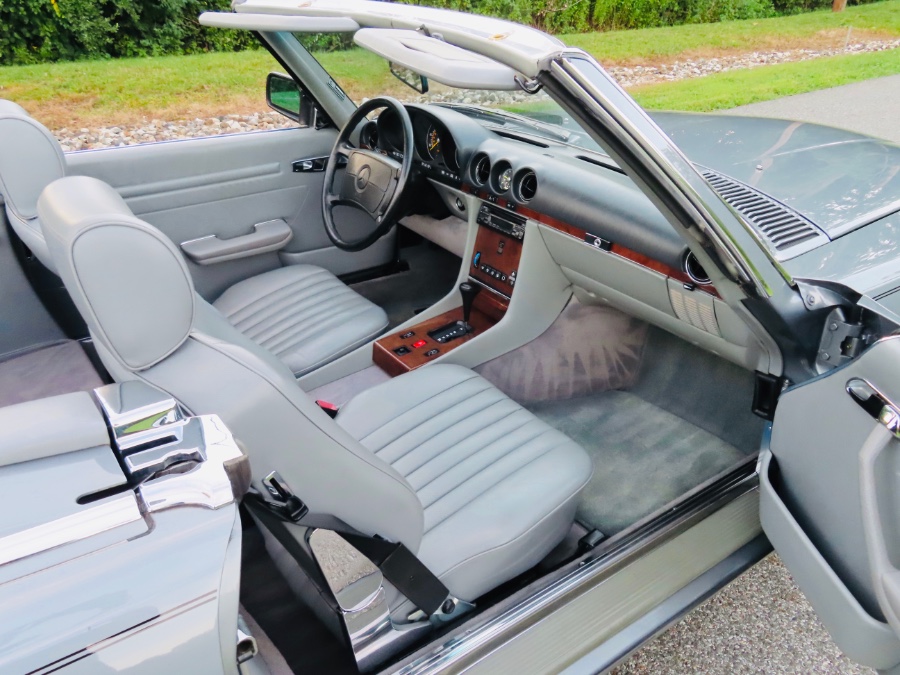 1989 Mercedes-Benz 560 Series 2dr Coupe 560SL Roadster, available for sale in North Salem, New York | Meccanic Shop North Inc. North Salem, New York 1989 Mercedes-Benz 560 Series 2dr Coupe 560SL Roadster, available for sale in North Salem, New York | Meccanic Shop North Inc. North Salem, New York