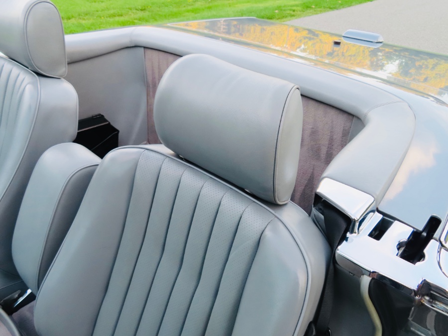 1989 Mercedes-Benz 560 Series 2dr Coupe 560SL Roadster, available for sale in North Salem, New York | Meccanic Shop North Inc. North Salem, New York 1989 Mercedes-Benz 560 Series 2dr Coupe 560SL Roadster, available for sale in North Salem, New York | Meccanic Shop North Inc. North Salem, New York