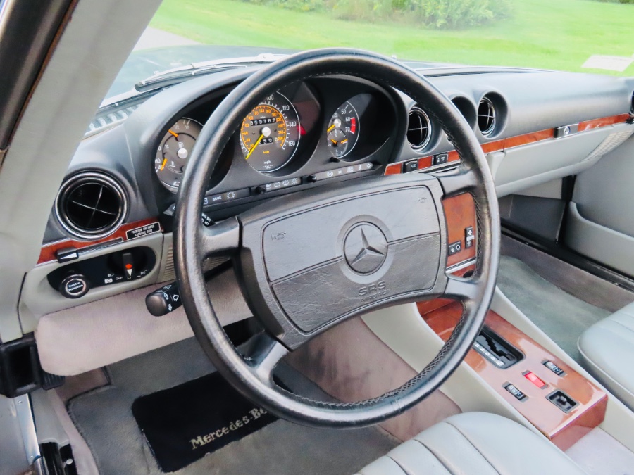 1989 Mercedes-Benz 560 Series 2dr Coupe 560SL Roadster, available for sale in North Salem, New York | Meccanic Shop North Inc. North Salem, New York 1989 Mercedes-Benz 560 Series 2dr Coupe 560SL Roadster, available for sale in North Salem, New York | Meccanic Shop North Inc. North Salem, New York