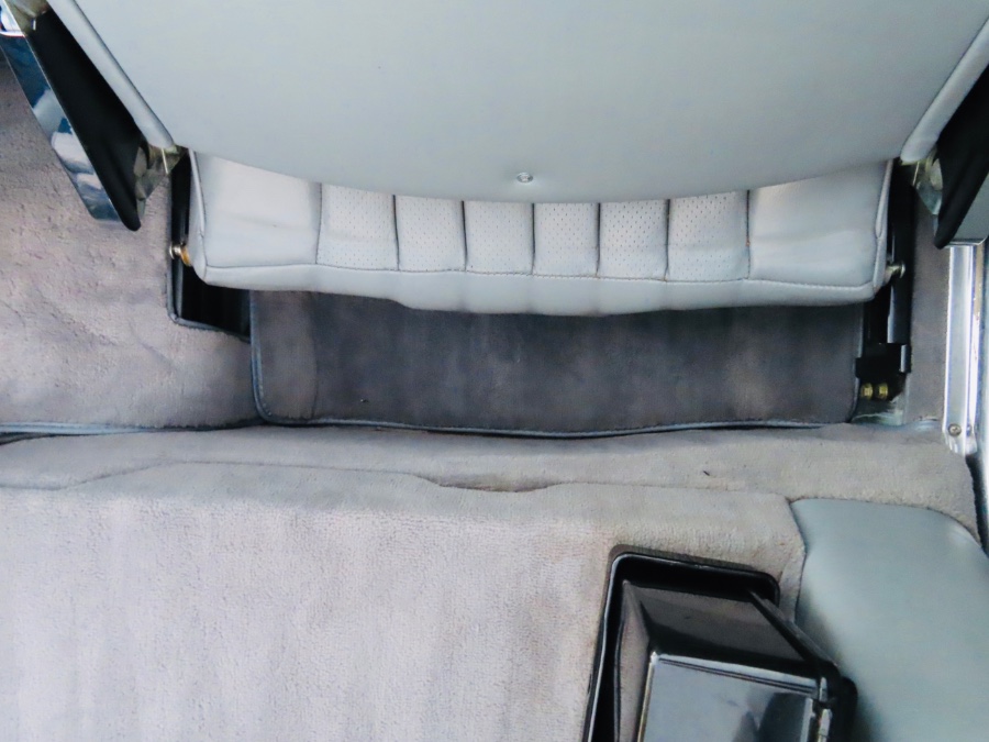 1989 Mercedes-Benz 560 Series 2dr Coupe 560SL Roadster, available for sale in North Salem, New York | Meccanic Shop North Inc. North Salem, New York 1989 Mercedes-Benz 560 Series 2dr Coupe 560SL Roadster, available for sale in North Salem, New York | Meccanic Shop North Inc. North Salem, New York