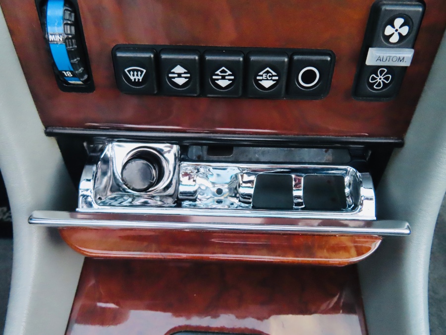 1989 Mercedes-Benz 560 Series 2dr Coupe 560SL Roadster, available for sale in North Salem, New York | Meccanic Shop North Inc. North Salem, New York 1989 Mercedes-Benz 560 Series 2dr Coupe 560SL Roadster, available for sale in North Salem, New York | Meccanic Shop North Inc. North Salem, New York