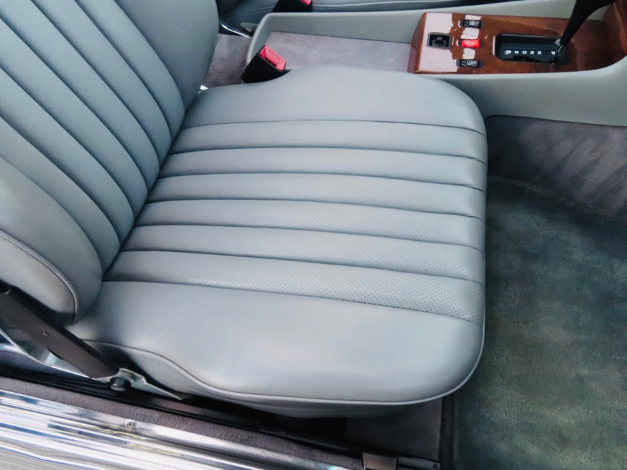 1989 Mercedes-Benz 560 Series 2dr Coupe 560SL Roadster, available for sale in North Salem, New York | Meccanic Shop North Inc. North Salem, New York 1989 Mercedes-Benz 560 Series 2dr Coupe 560SL Roadster, available for sale in North Salem, New York | Meccanic Shop North Inc. North Salem, New York
