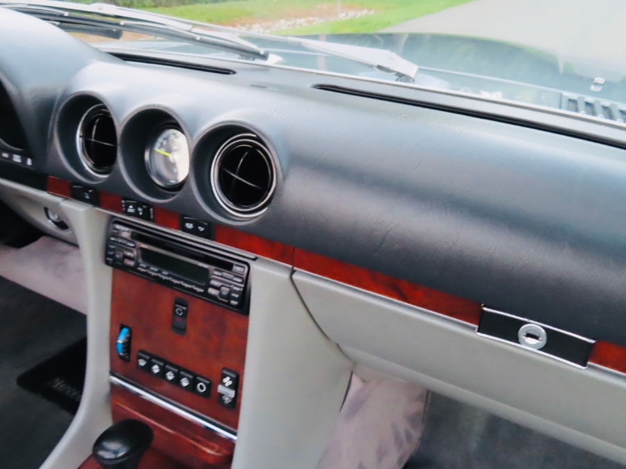 1989 Mercedes-Benz 560 Series 2dr Coupe 560SL Roadster, available for sale in North Salem, New York | Meccanic Shop North Inc. North Salem, New York 1989 Mercedes-Benz 560 Series 2dr Coupe 560SL Roadster, available for sale in North Salem, New York | Meccanic Shop North Inc. North Salem, New York