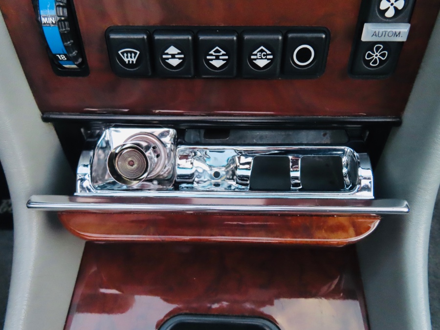 1989 Mercedes-Benz 560 Series 2dr Coupe 560SL Roadster, available for sale in North Salem, New York | Meccanic Shop North Inc. North Salem, New York 1989 Mercedes-Benz 560 Series 2dr Coupe 560SL Roadster, available for sale in North Salem, New York | Meccanic Shop North Inc. North Salem, New York