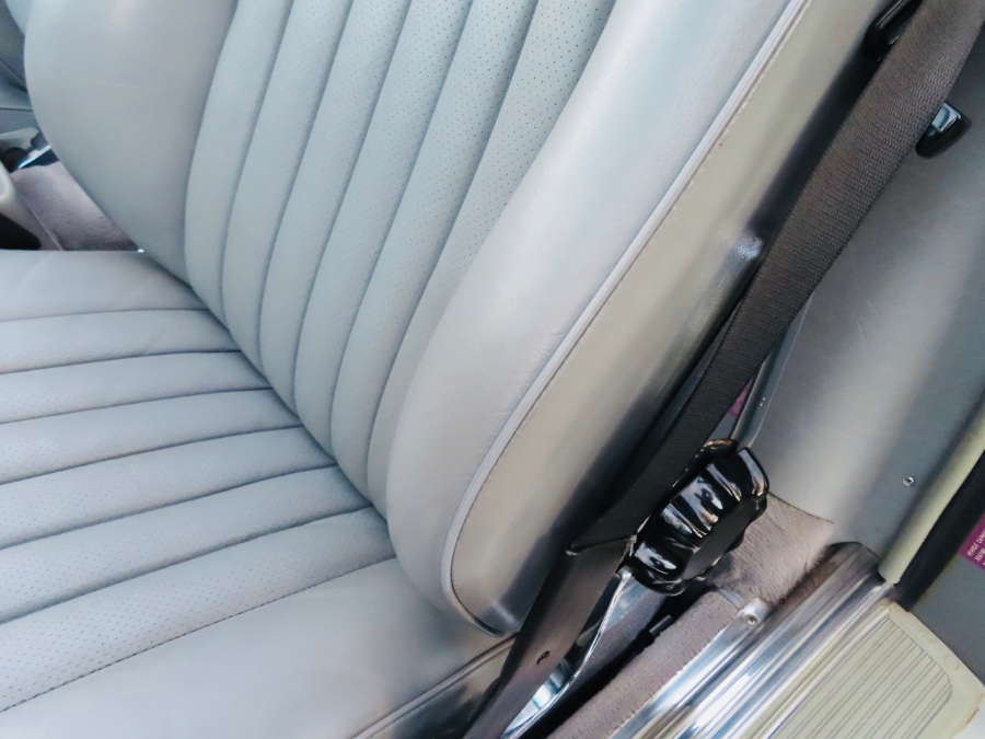 1989 Mercedes-Benz 560 Series 2dr Coupe 560SL Roadster, available for sale in North Salem, New York | Meccanic Shop North Inc. North Salem, New York 1989 Mercedes-Benz 560 Series 2dr Coupe 560SL Roadster, available for sale in North Salem, New York | Meccanic Shop North Inc. North Salem, New York