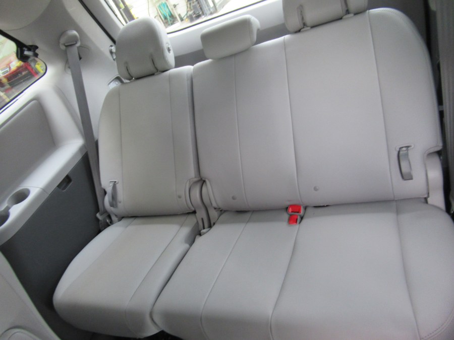 2019 Toyota Sienna XLE FWD 8-Passenger (Natl), available for sale in Woodside, New York | Pepmore Auto Sales Inc.. Woodside, New York 2019 Toyota Sienna XLE FWD 8-Passenger (Natl), available for sale in Woodside, New York | Pepmore Auto Sales Inc.. Woodside, New York