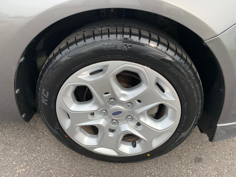 2010 Ford Fusion 4dr Sdn SE FWD, available for sale in South Windsor, Connecticut | Mike And Tony Auto Sales, Inc. South Windsor, Connecticut 2010 Ford Fusion 4dr Sdn SE FWD, available for sale in South Windsor, Connecticut | Mike And Tony Auto Sales, Inc. South Windsor, Connecticut