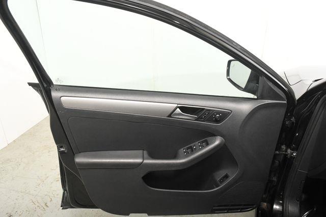 The 2017 Volkswagen Jetta 1.4T SE w/ Blind Spot/ Safety 
