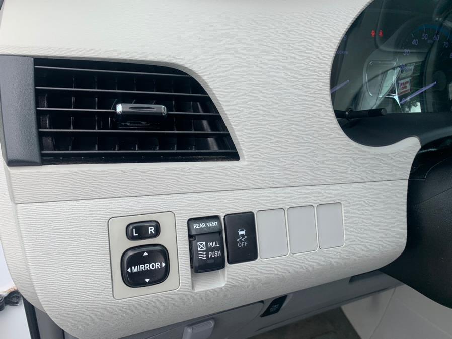 2014 Toyota Sienna 5dr 8-Pass Van V6 XLE FWD, available for sale in South Windsor, Connecticut | Mike And Tony Auto Sales, Inc. South Windsor, Connecticut 2014 Toyota Sienna 5dr 8-Pass Van V6 XLE FWD, available for sale in South Windsor, Connecticut | Mike And Tony Auto Sales, Inc. South Windsor, Connecticut