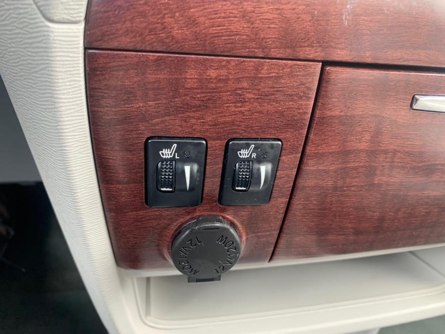 2014 Toyota Sienna 5dr 8-Pass Van V6 XLE FWD, available for sale in South Windsor, Connecticut | Mike And Tony Auto Sales, Inc. South Windsor, Connecticut 2014 Toyota Sienna 5dr 8-Pass Van V6 XLE FWD, available for sale in South Windsor, Connecticut | Mike And Tony Auto Sales, Inc. South Windsor, Connecticut