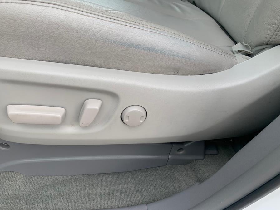 2014 Toyota Sienna 5dr 8-Pass Van V6 XLE FWD, available for sale in South Windsor, Connecticut | Mike And Tony Auto Sales, Inc. South Windsor, Connecticut 2014 Toyota Sienna 5dr 8-Pass Van V6 XLE FWD, available for sale in South Windsor, Connecticut | Mike And Tony Auto Sales, Inc. South Windsor, Connecticut