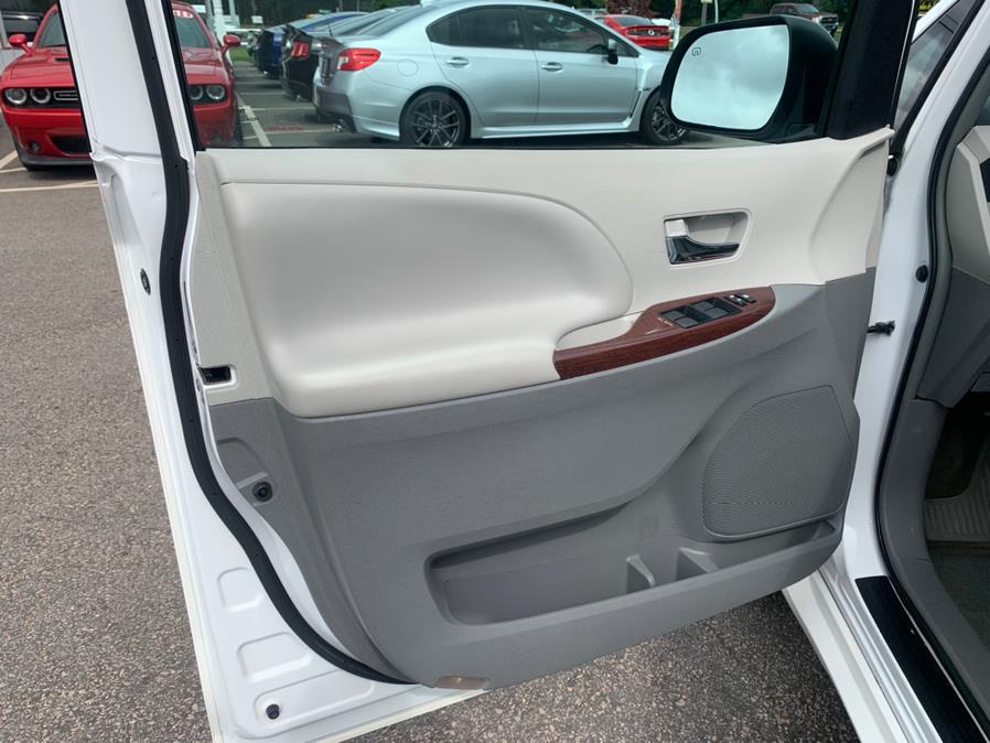2014 Toyota Sienna 5dr 8-Pass Van V6 XLE FWD, available for sale in South Windsor, Connecticut | Mike And Tony Auto Sales, Inc. South Windsor, Connecticut 2014 Toyota Sienna 5dr 8-Pass Van V6 XLE FWD, available for sale in South Windsor, Connecticut | Mike And Tony Auto Sales, Inc. South Windsor, Connecticut