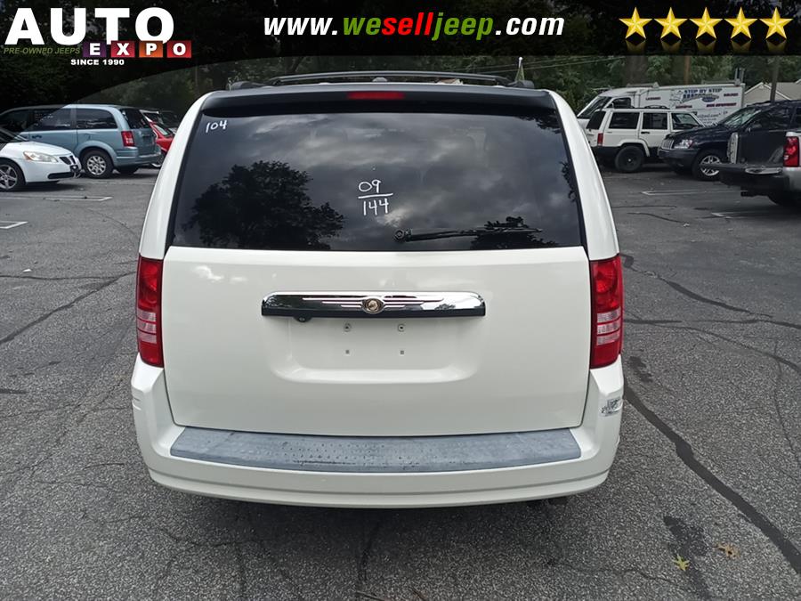 Used Chrysler Town & Country 4dr Wgn Touring 2009 | Auto Expo. Huntington, New York Used Chrysler Town & Country 4dr Wgn Touring 2009 | Auto Expo. Huntington, New York