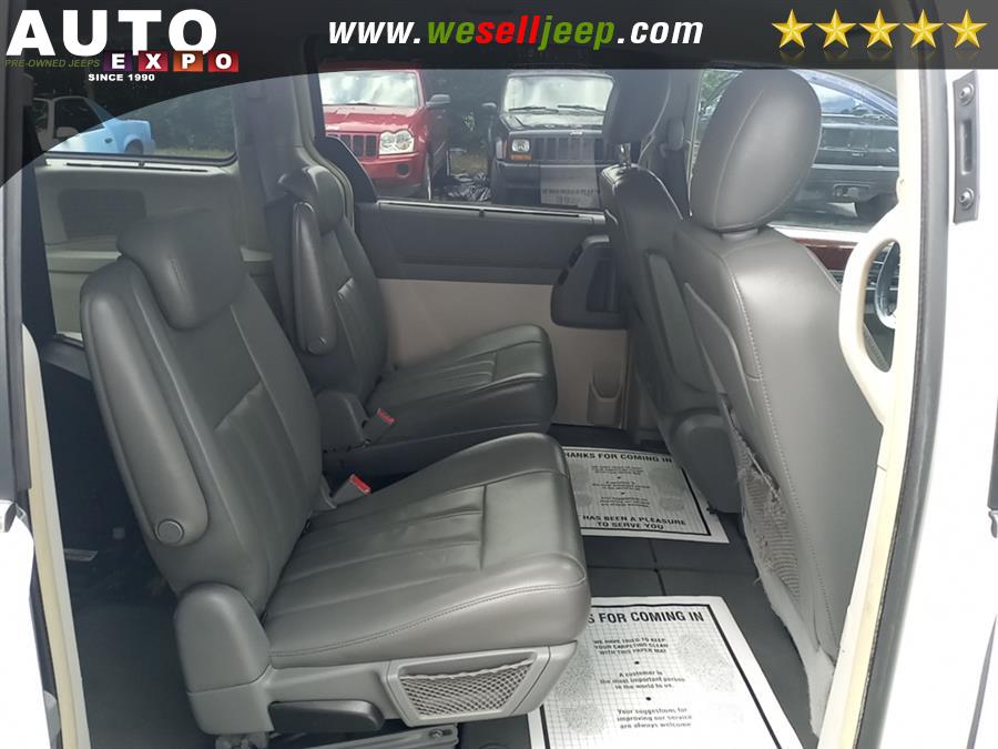 Used Chrysler Town & Country 4dr Wgn Touring 2009 | Auto Expo. Huntington, New York Used Chrysler Town & Country 4dr Wgn Touring 2009 | Auto Expo. Huntington, New York