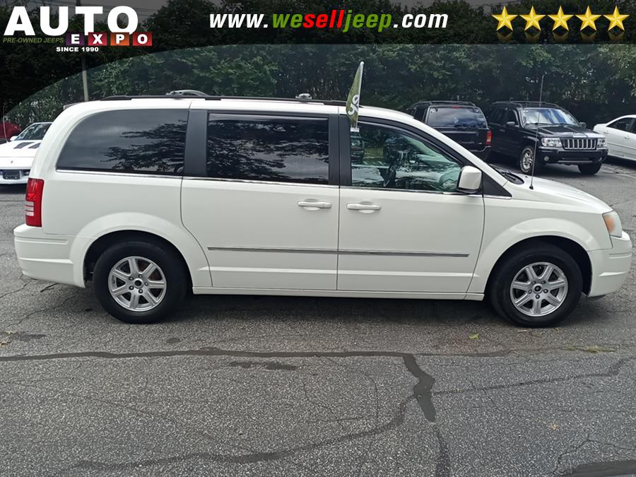 Used Chrysler Town & Country 4dr Wgn Touring 2009 | Auto Expo. Huntington, New York Used Chrysler Town & Country 4dr Wgn Touring 2009 | Auto Expo. Huntington, New York