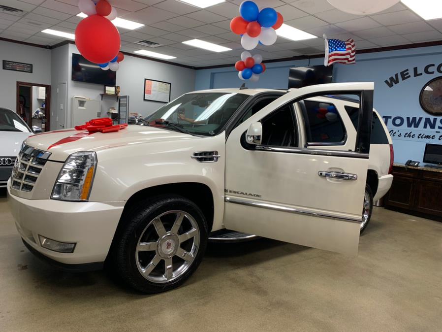 2009 Cadillac Escalade AWD 4dr, available for sale in Inwood, New York | 5 Towns Drive. Inwood, New York 2009 Cadillac Escalade AWD 4dr, available for sale in Inwood, New York | 5 Towns Drive. Inwood, New York